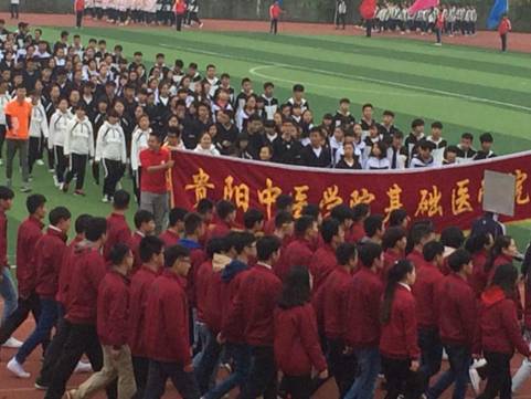 说明: F:\各类照片\2016\2016学生运动会\运动会入场2.JPG