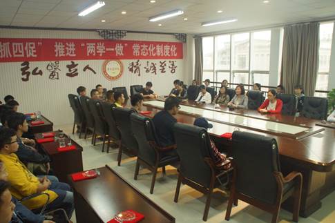 说明: C:\Users\Administrator\Desktop\WilliamHill威廉希尔举行优秀学生干部表彰大会\赵芳书记为优秀学生干部寄语.JPG